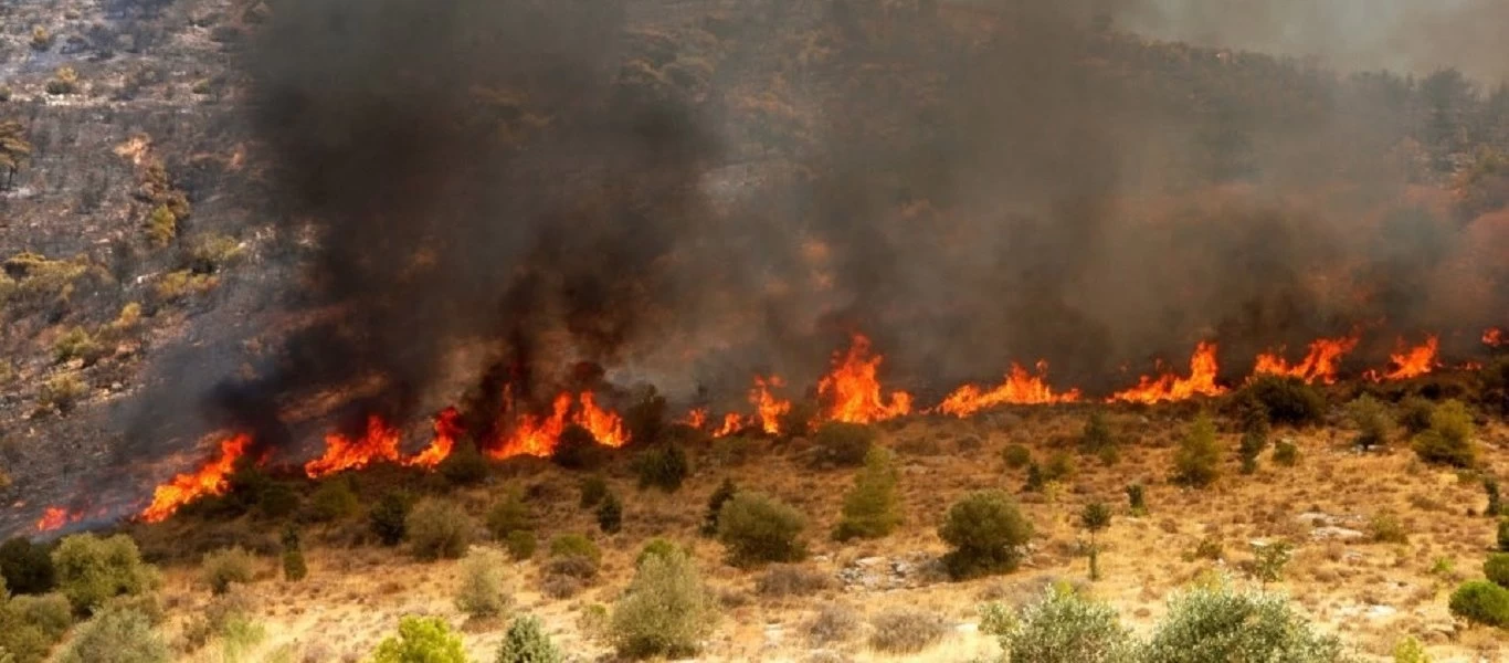 Πολύ υψηλός κίνδυνος πυρκαγιάς σε τέσσερις περιφέρειες αύριο - Δείτε τον χάρτη (φώτο)